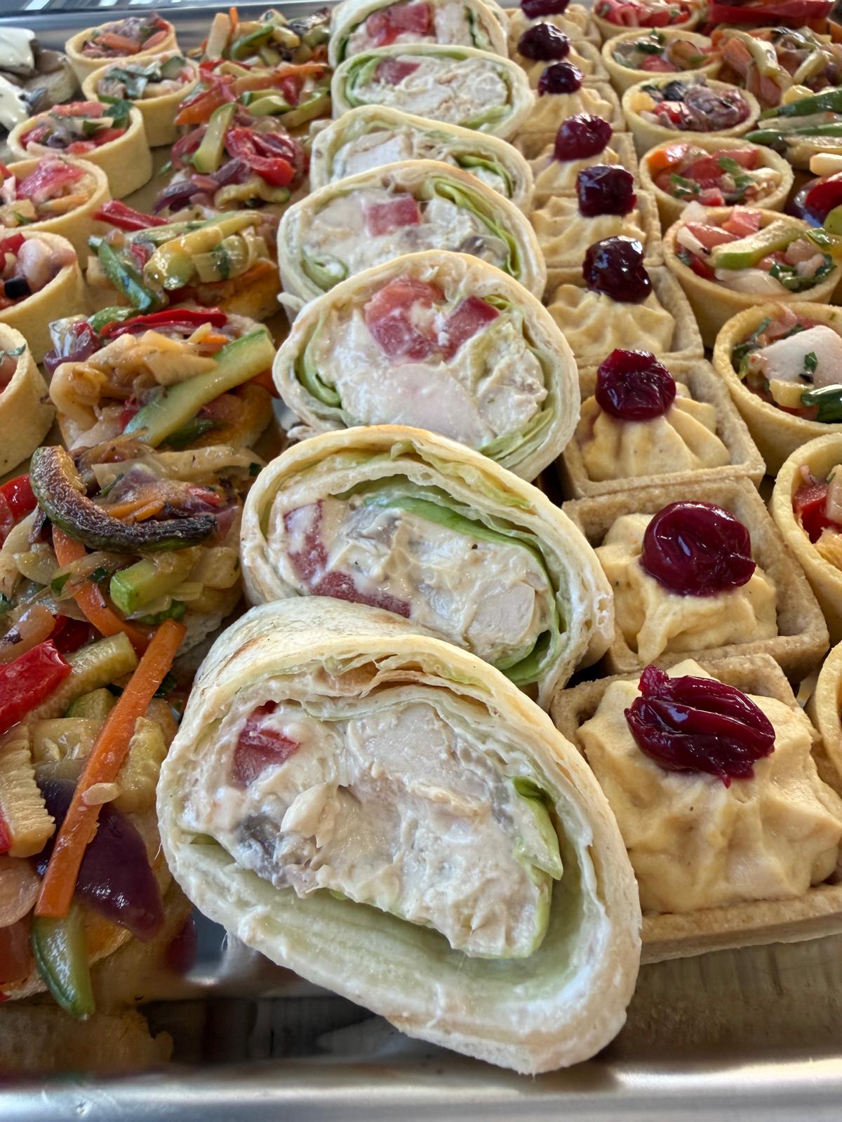 Fresh Food tortilje i raznovrsni zalogaji na poslužavniku
